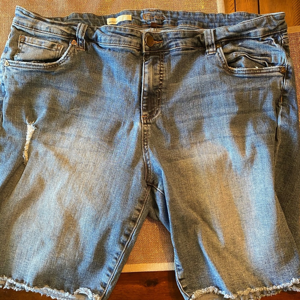 Kut from the Kloth distressed Bermuda shorts 20W